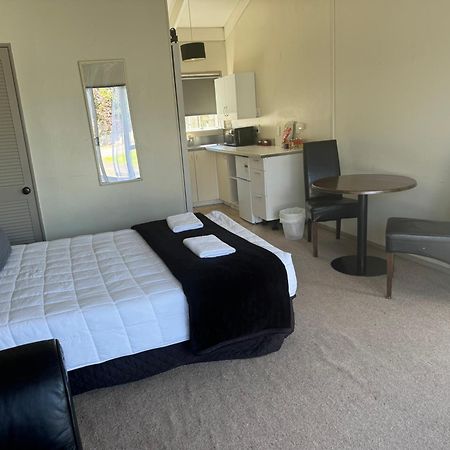 تاورانجا Fountain Court Motel المظهر الخارجي الصورة
