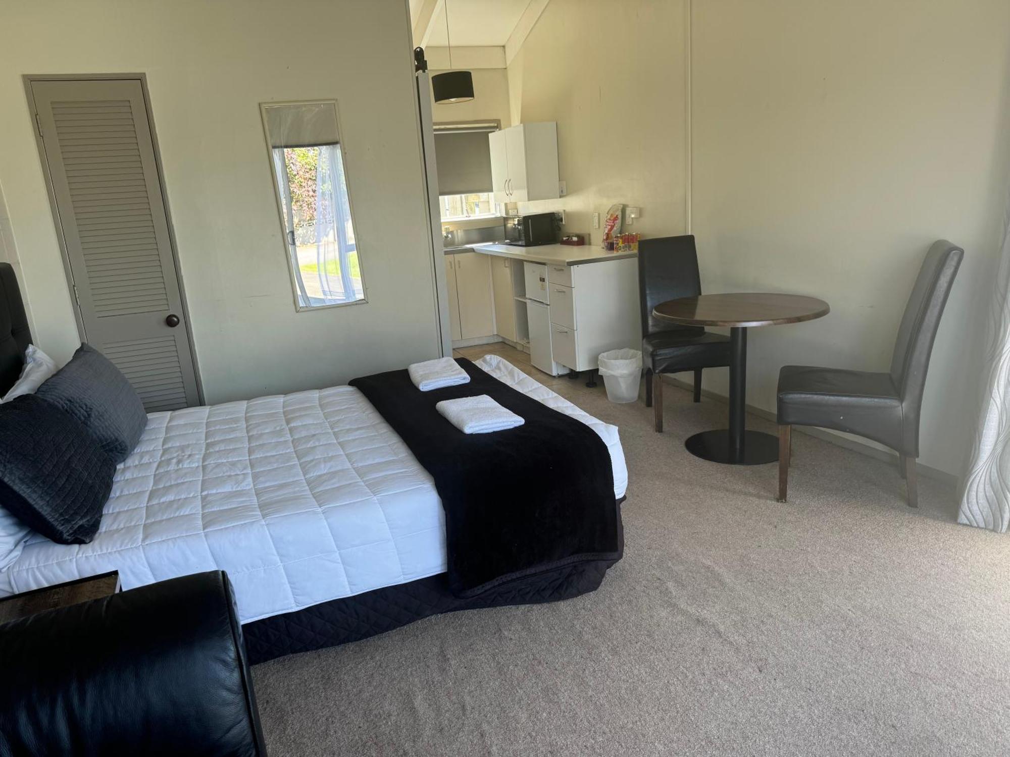تاورانجا Fountain Court Motel المظهر الخارجي الصورة