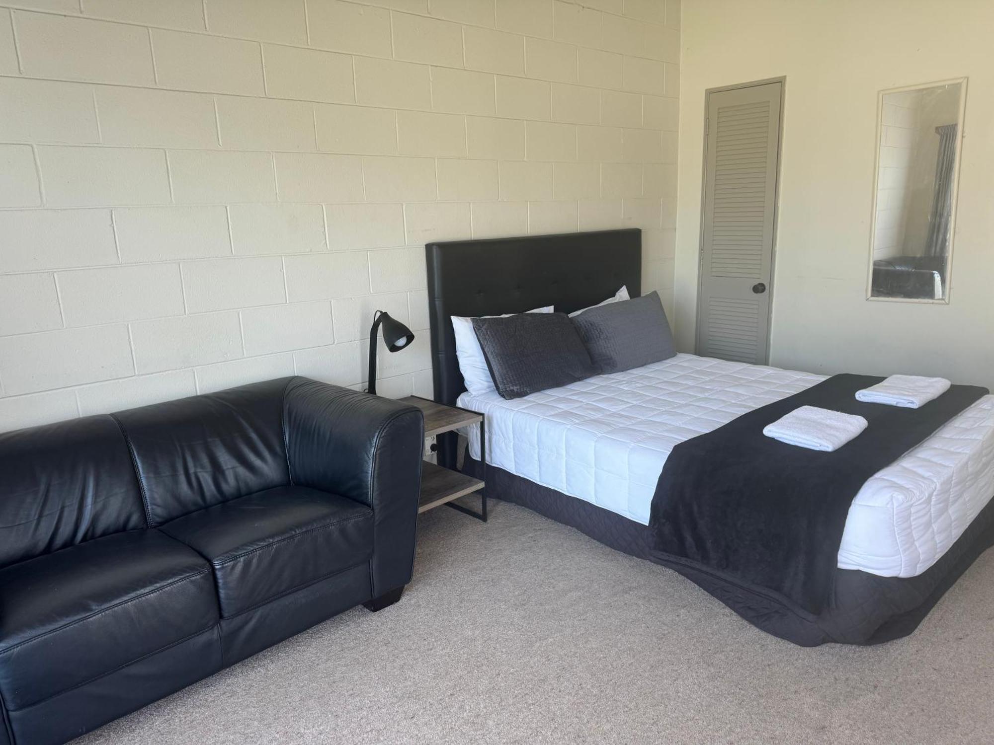 تاورانجا Fountain Court Motel المظهر الخارجي الصورة