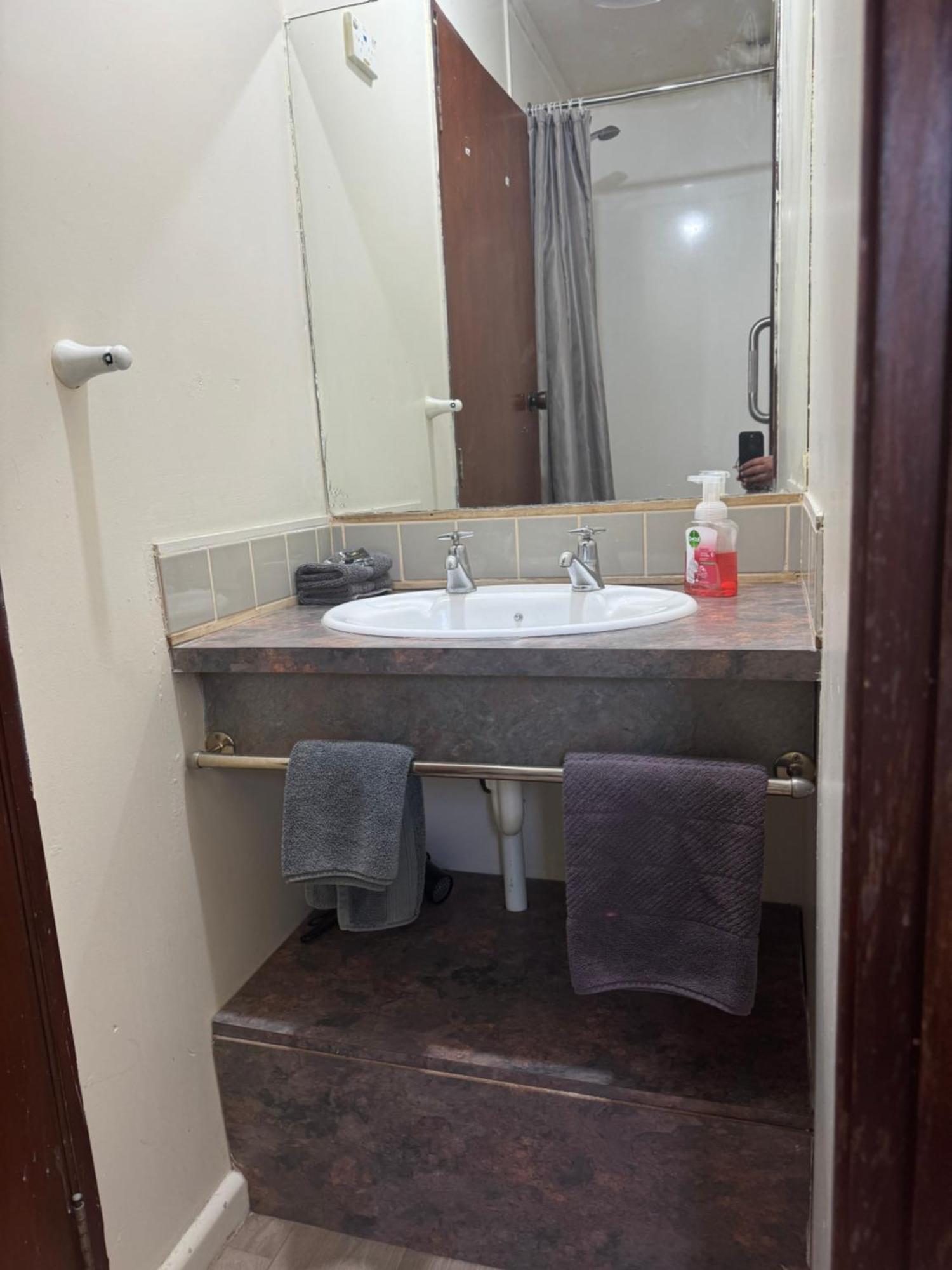 تاورانجا Fountain Court Motel المظهر الخارجي الصورة