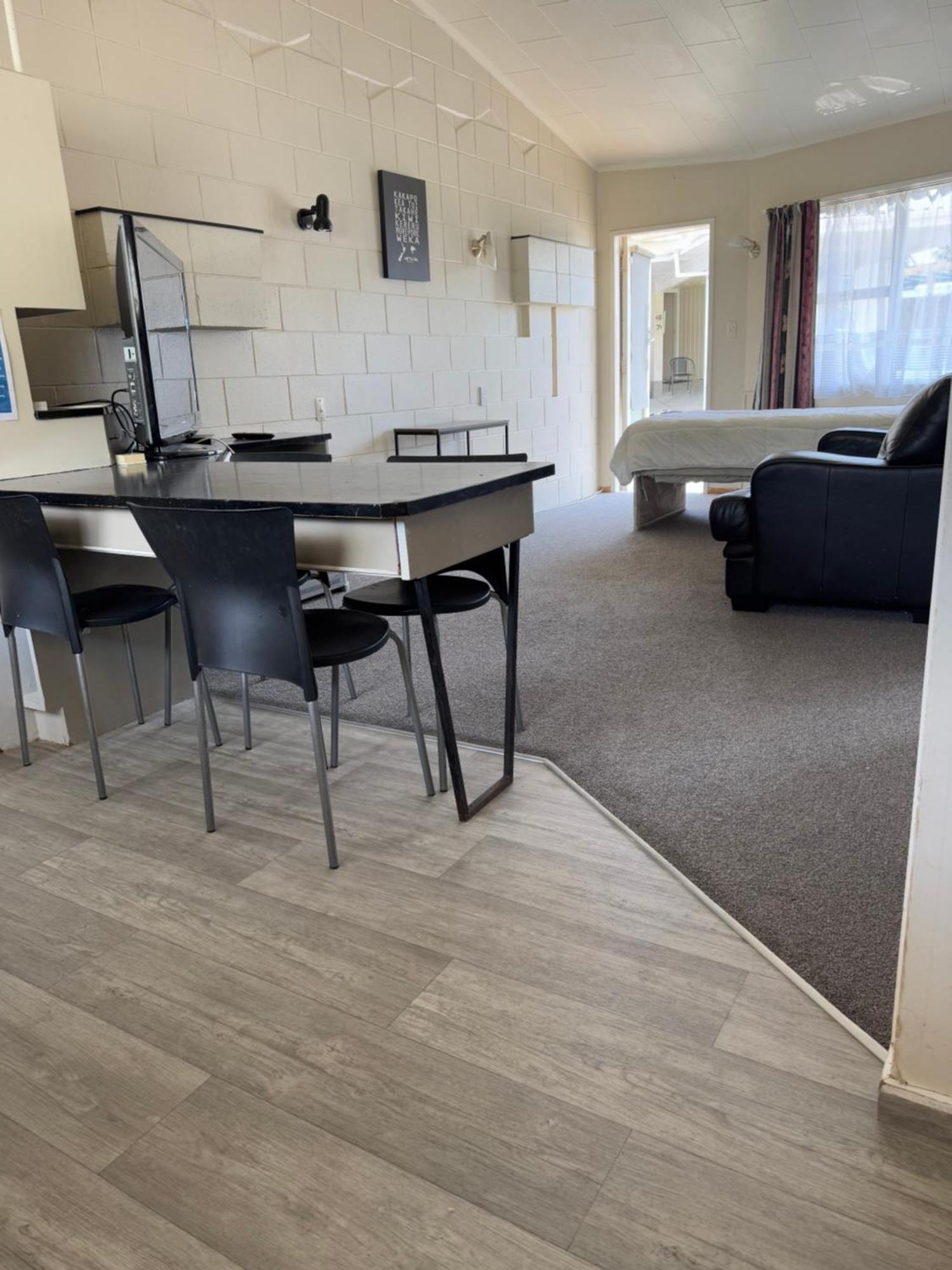 تاورانجا Fountain Court Motel المظهر الخارجي الصورة