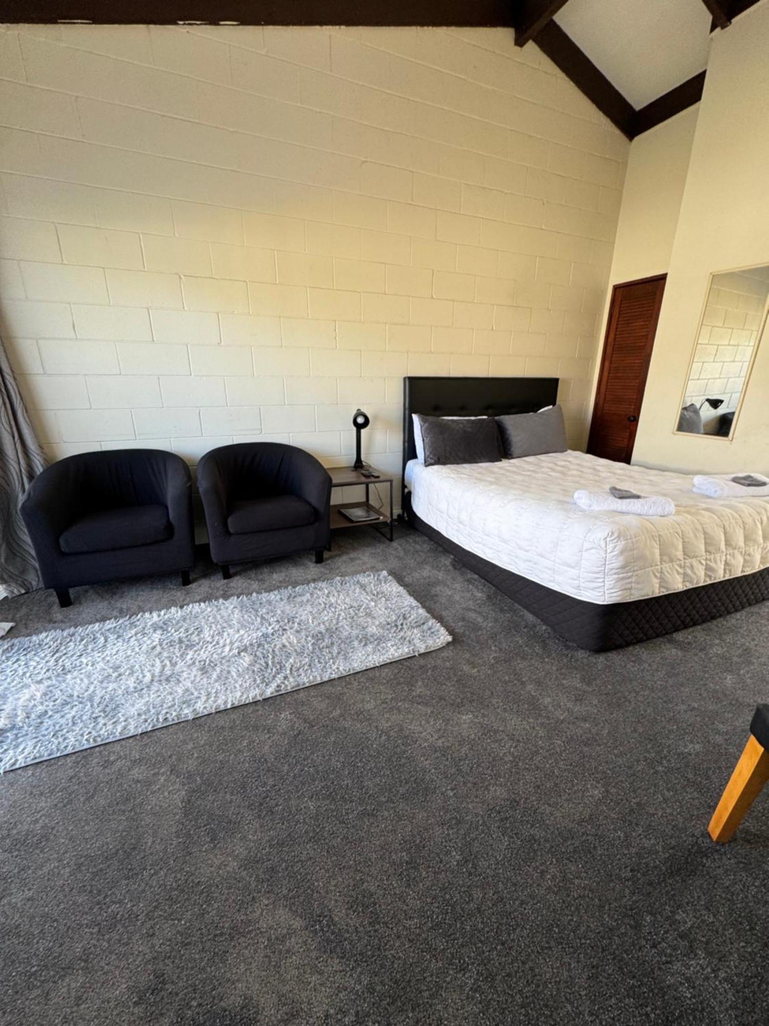 تاورانجا Fountain Court Motel المظهر الخارجي الصورة