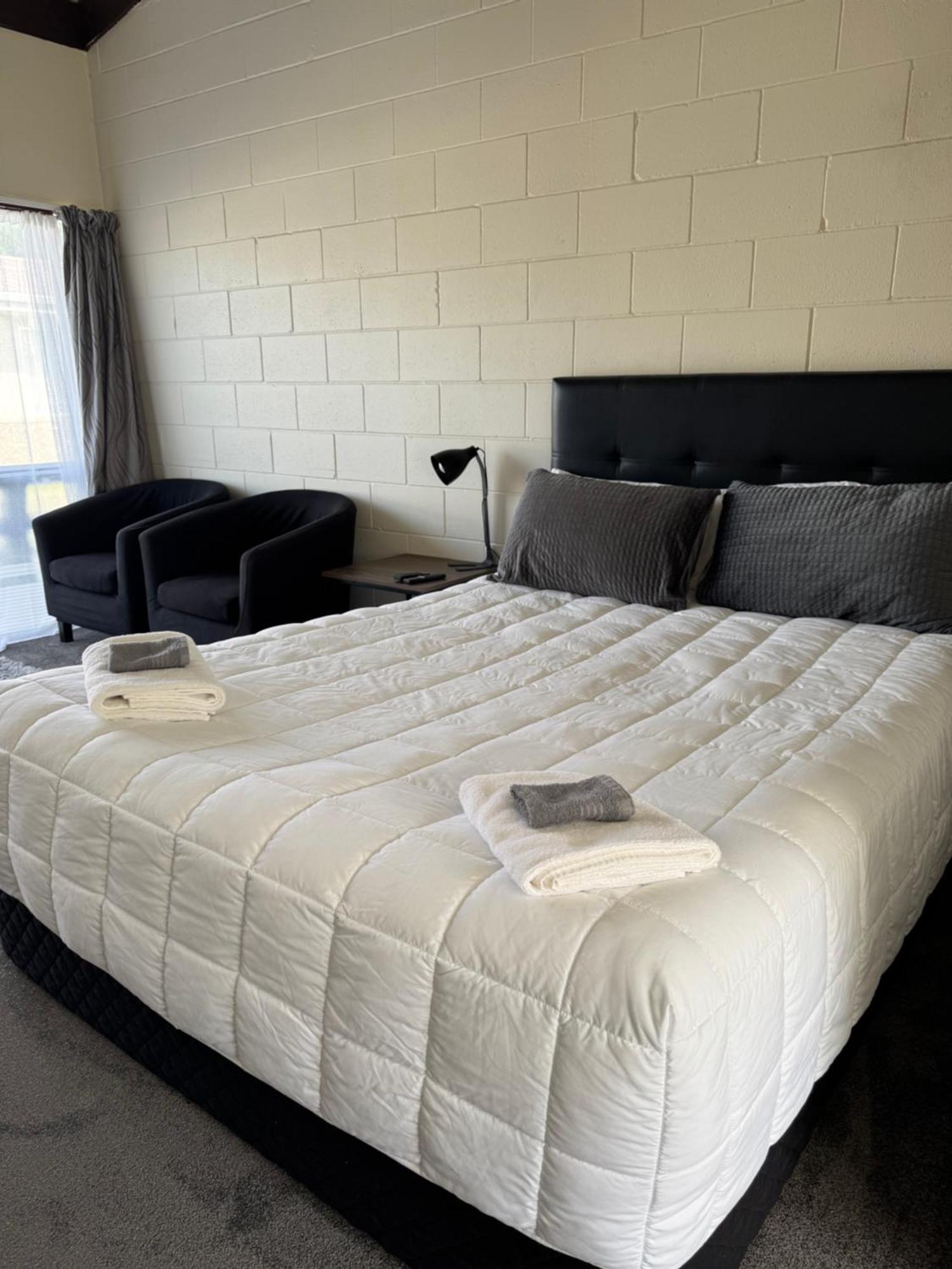 تاورانجا Fountain Court Motel المظهر الخارجي الصورة