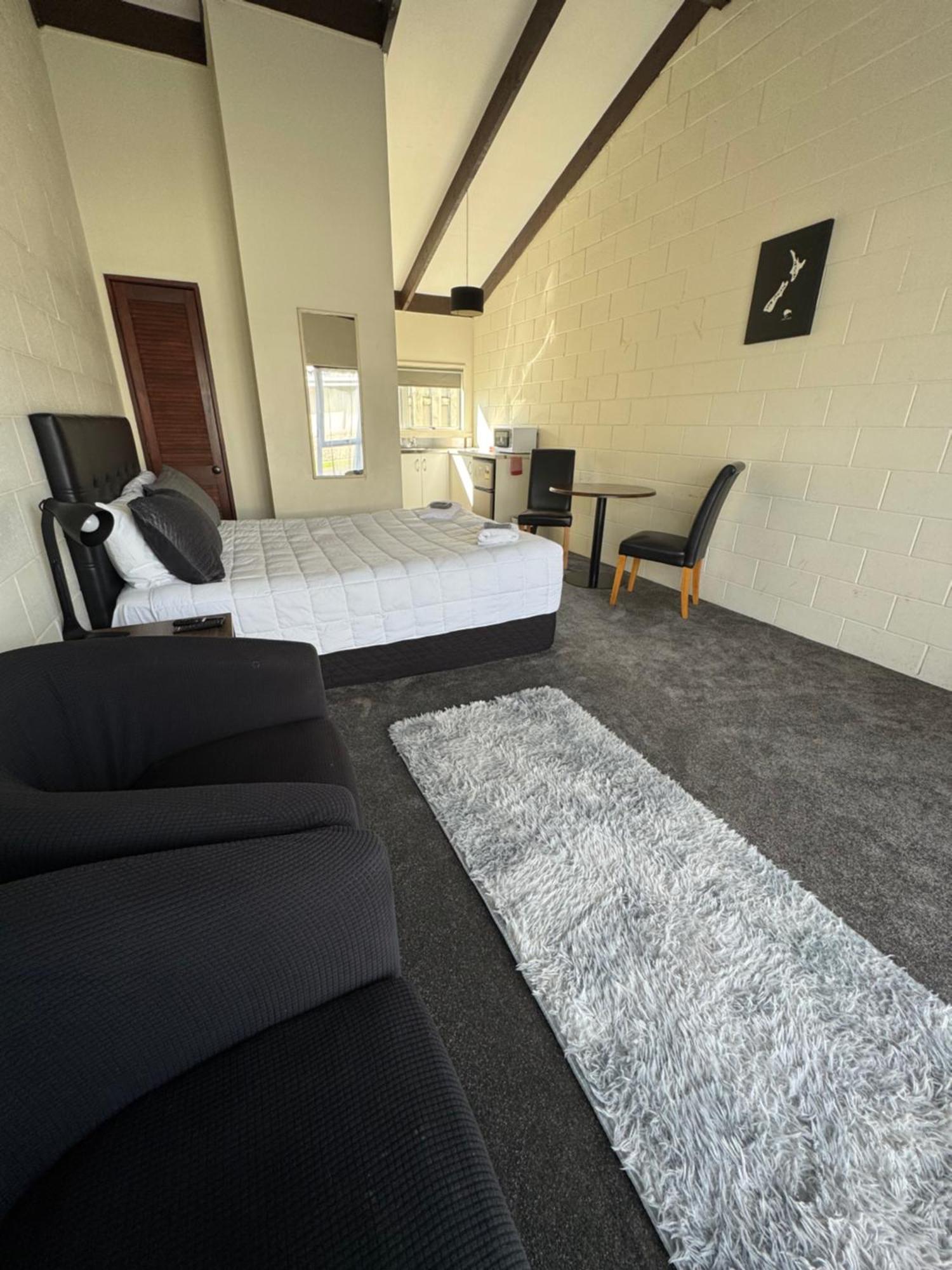 تاورانجا Fountain Court Motel المظهر الخارجي الصورة
