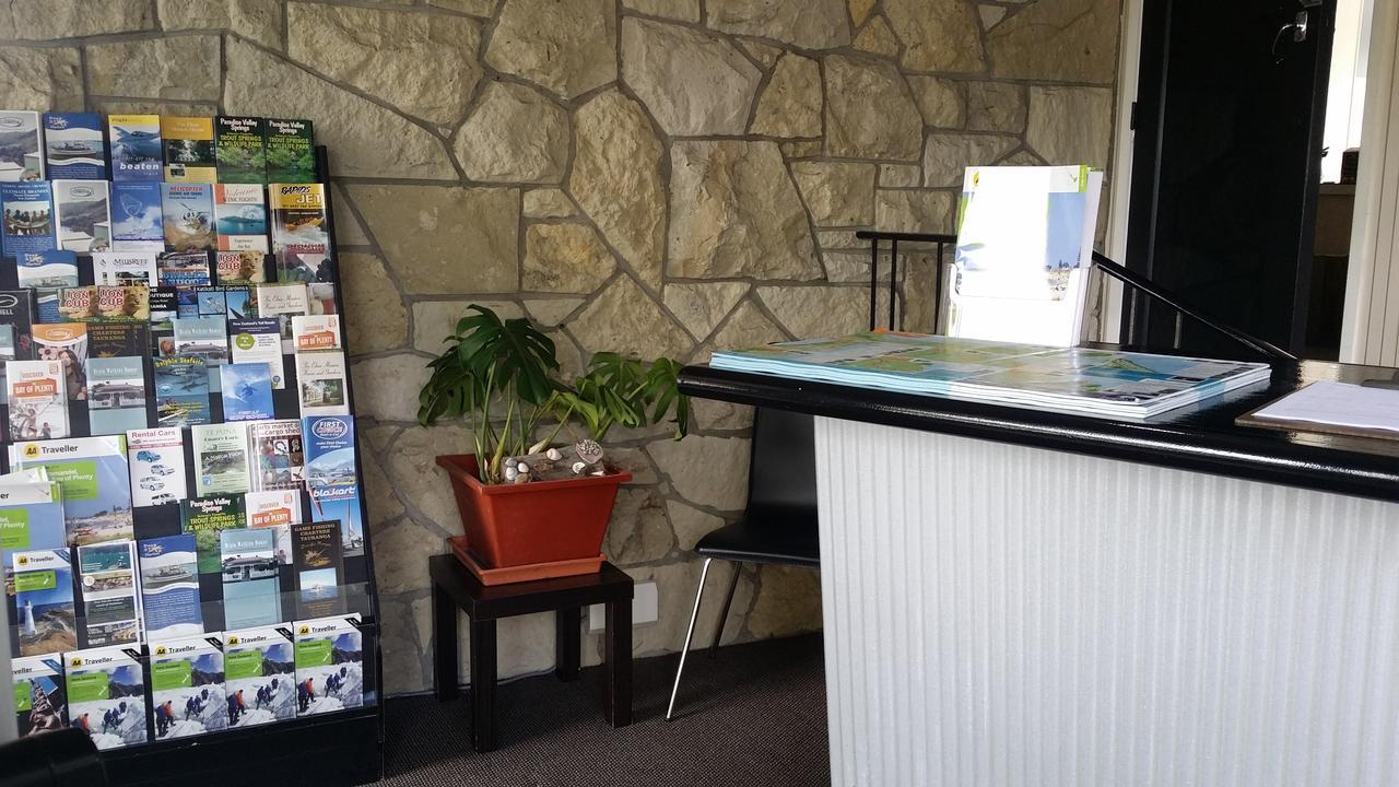 تاورانجا Fountain Court Motel المظهر الخارجي الصورة