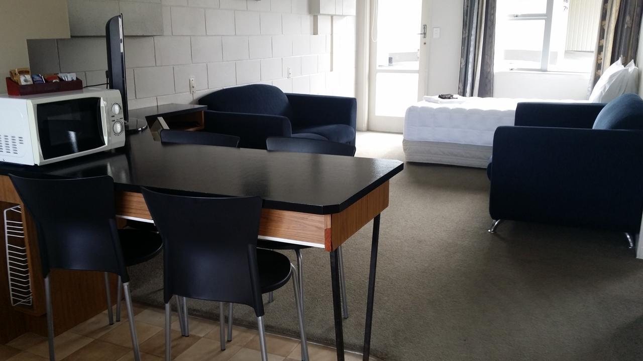 تاورانجا Fountain Court Motel المظهر الخارجي الصورة