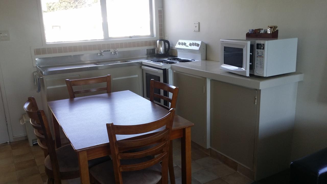 تاورانجا Fountain Court Motel المظهر الخارجي الصورة