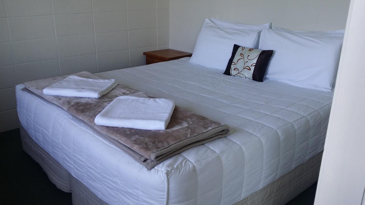 تاورانجا Fountain Court Motel المظهر الخارجي الصورة