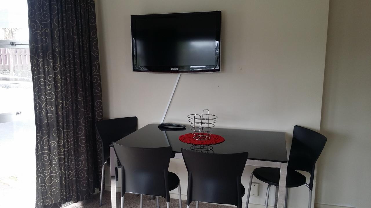 تاورانجا Fountain Court Motel المظهر الخارجي الصورة