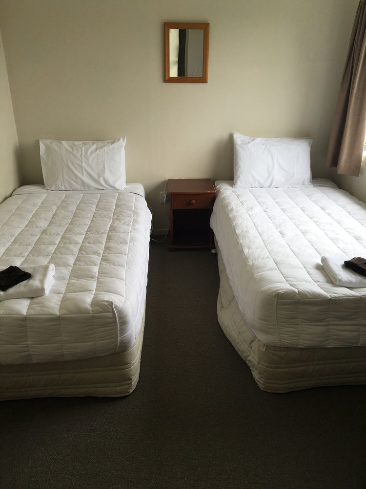 تاورانجا Fountain Court Motel المظهر الخارجي الصورة