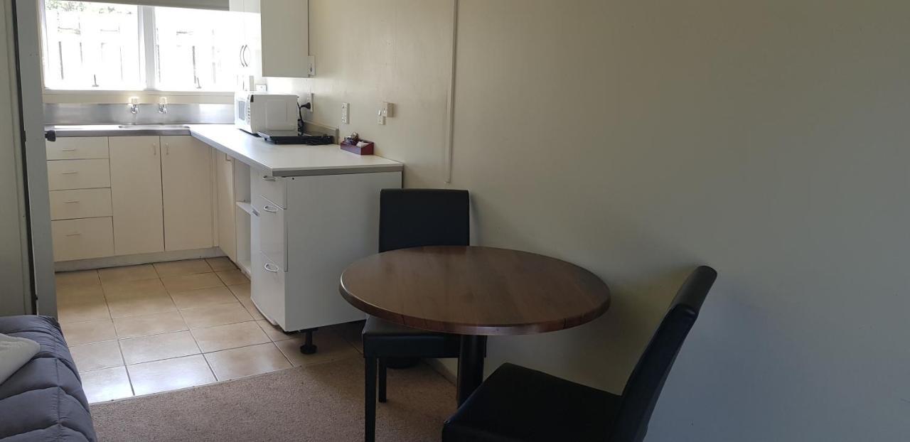 تاورانجا Fountain Court Motel المظهر الخارجي الصورة